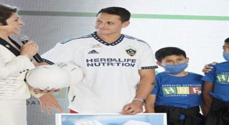 ‘Chicharito’ realizó una donación junto a LA Galaxy a favor de niños sin padres en CdMx ‘Chicharito’ realizó una donación junto a LA Galaxy a favor de niños sin padres en CdMx