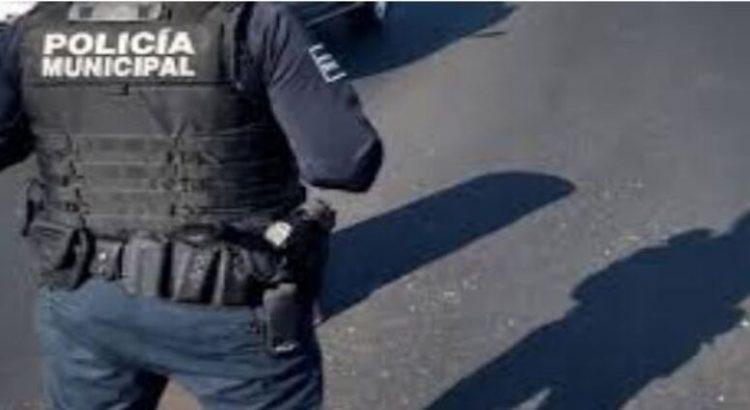 Policía de Querétaro es atacado desde un auto en movimiento