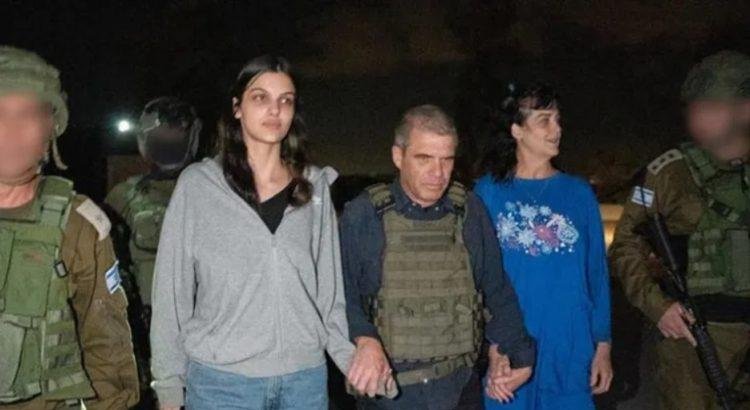 Libera Hamás a dos rehenes de EU Libera Hamás a dos rehenes de EU