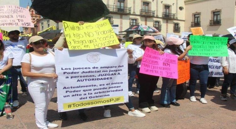 En Querétaro, marchan en defensa del PJF
