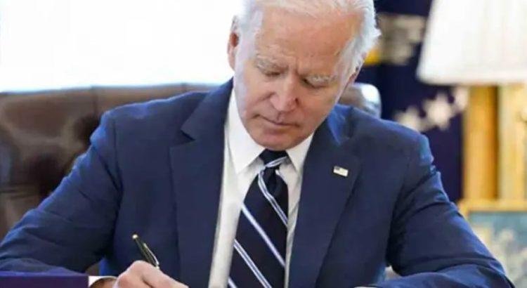 Firma Biden orden ejecutiva para controlar el desarrollo de la IA Firma Biden orden ejecutiva para controlar el desarrollo de la IA