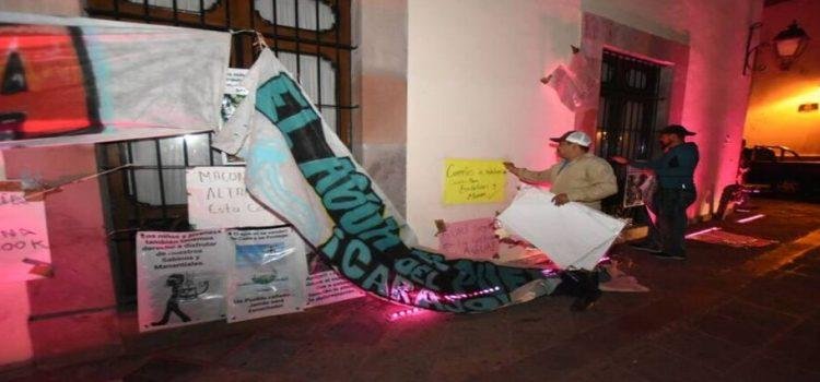 Tras un acuerdo retiran el plantón del frente al palacio de gobierno de Querétaro
