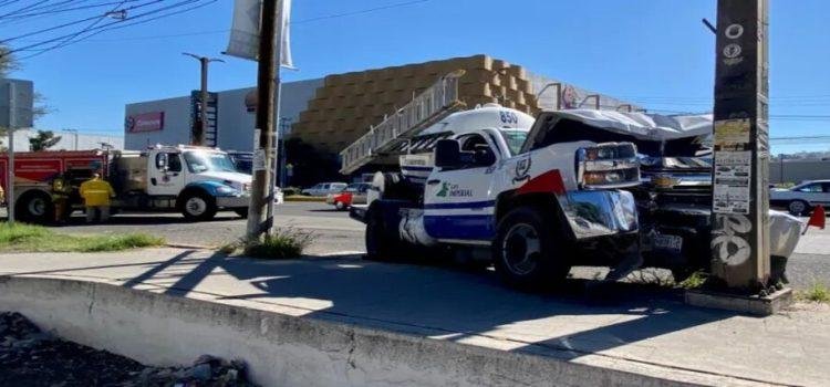 El CBTIS de Corregidora es evacuado por el choque de una pipa de gas