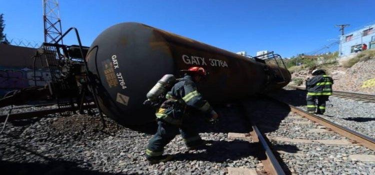 Se descarrila tren con combustóleo en Querétaro