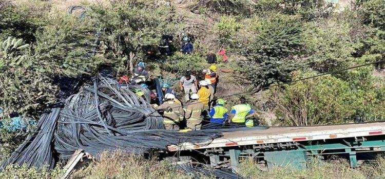 Volcadura de un camión de carga en Querétaro