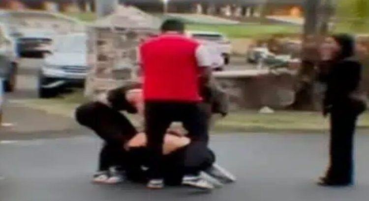 Se registra riña de mujeres en plena calle