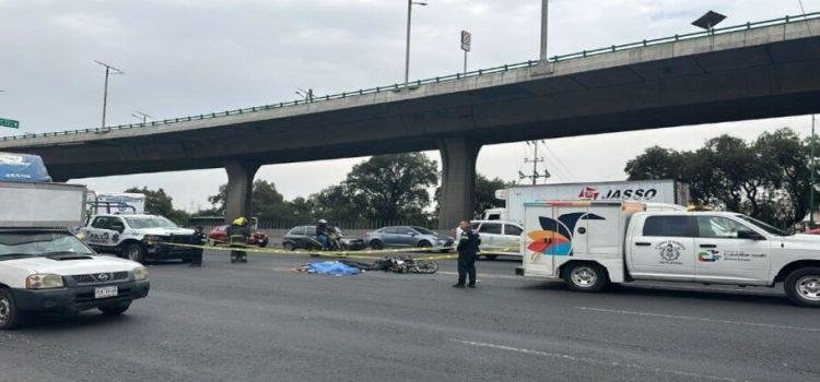 Son embestidos 2 motociclistas por un tráiler en la México-Querétaro