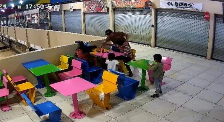 Un “hombre” golpea a su pareja en frente de sus hijos