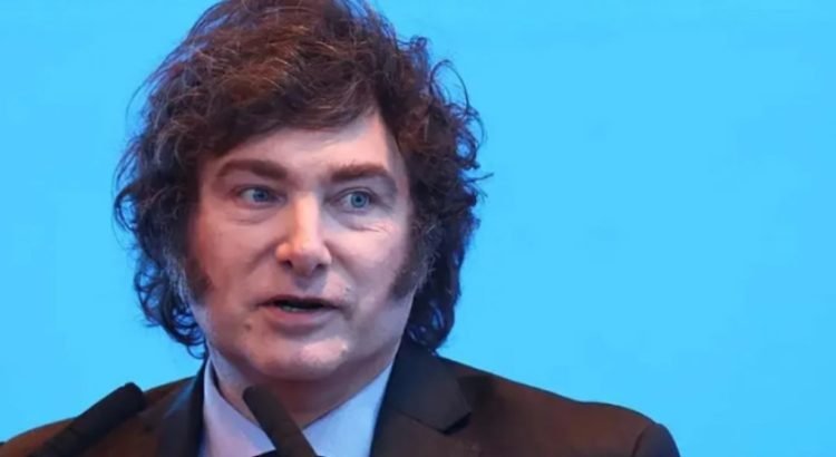 Despedirá Milei a 70 mil empleados gubernamentales