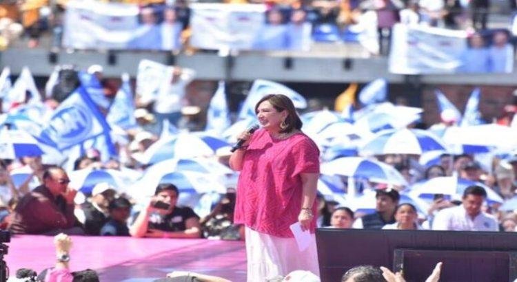 Simpatizantes de Xóchitl llegan al Olímpico de Querétaro