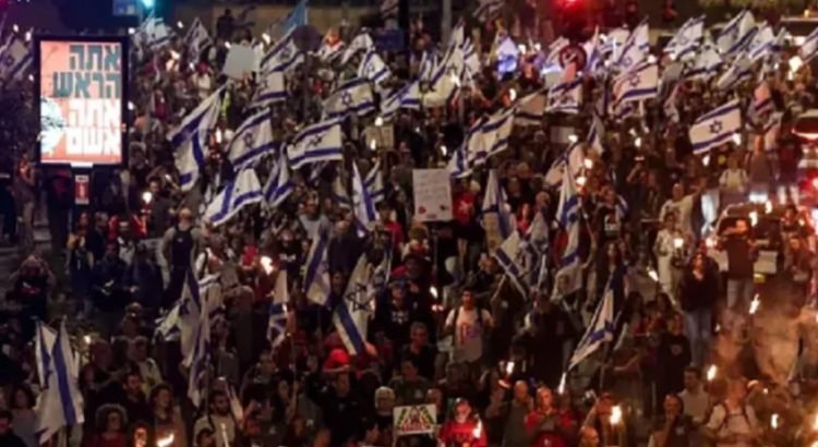 Multitudinaria manifestación en Jerusalén para exigir la renuncia de Netanyahu Multitudinaria manifestación en Jerusalén para exigir la renuncia de Netanyahu