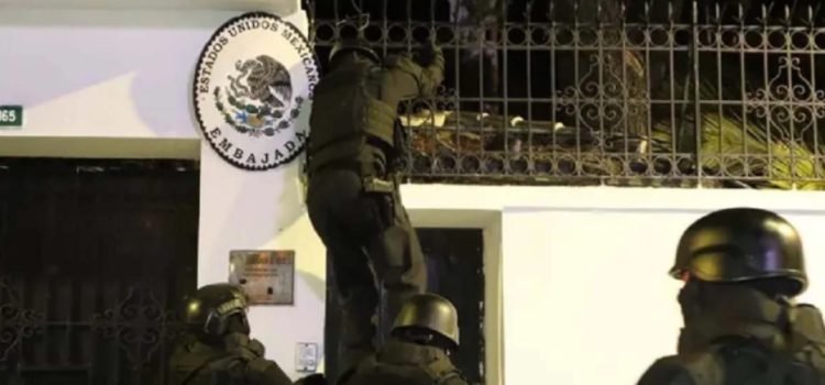Irrumpen policías en la embajada de México en Ecuador