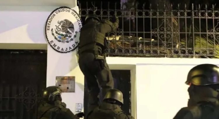 Irrumpen policías en la embajada de México en Ecuador
