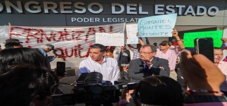 Manifestación en el Congreso de Querétaro contra “tandeo de agua”