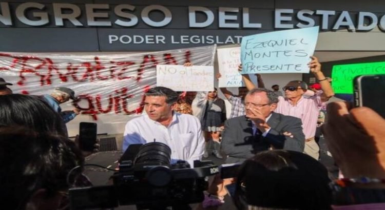 Manifestación en el Congreso de Querétaro contra “tandeo de agua”