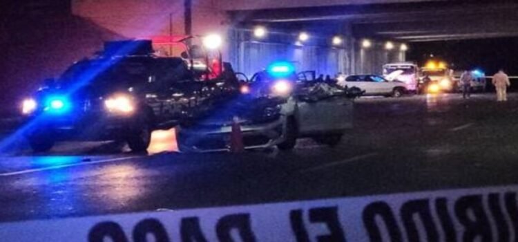 Accidente de una camioneta que rebanó el toldo y muere conductor