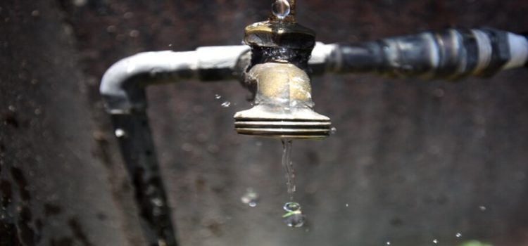 Se realiza el tandeo de agua en 12 municipios de Querétaro