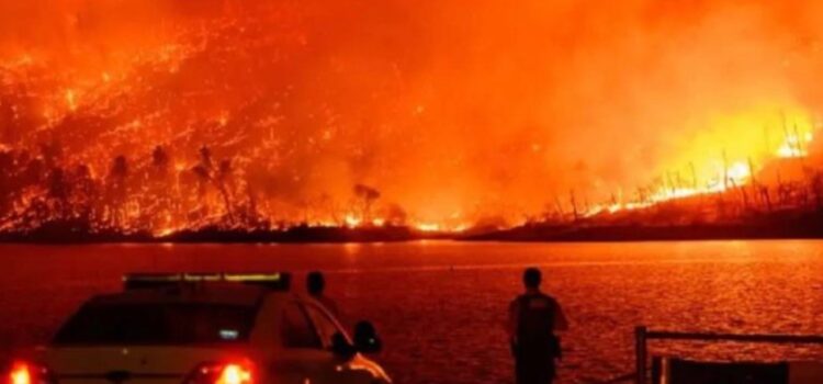 Desalojo masivo en California: el incendio Thompson obliga a miles a evacuar