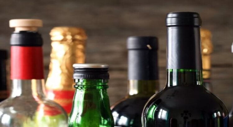 Se investiga la muerte de pobladores por beber alcohol adulterado en Querétaro