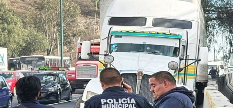 Varios hombres armados persiguen y balean a conductor en la México-Querétaro