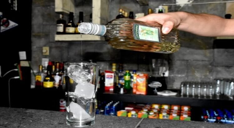 Pierden la vida seis personas por consumir bebidas adulteradas en un bar de Querétaro