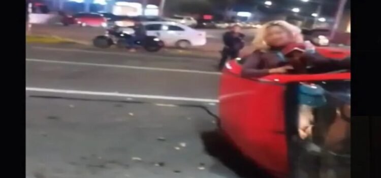 Una conductora en estado de ebriedad volcó en Bernardo Quintana