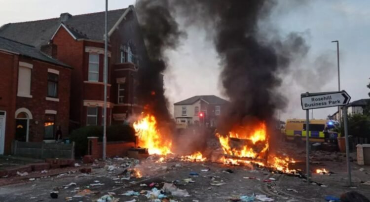 Tragedia en Southport desencadena disturbios y protestas en el Reino Unido Tragedia en Southport desencadena disturbios y protestas en el Reino Unido