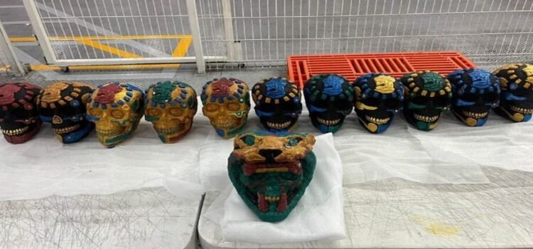 Incautan máscaras prehispánicas con droga en Aeropuerto de Querétaro