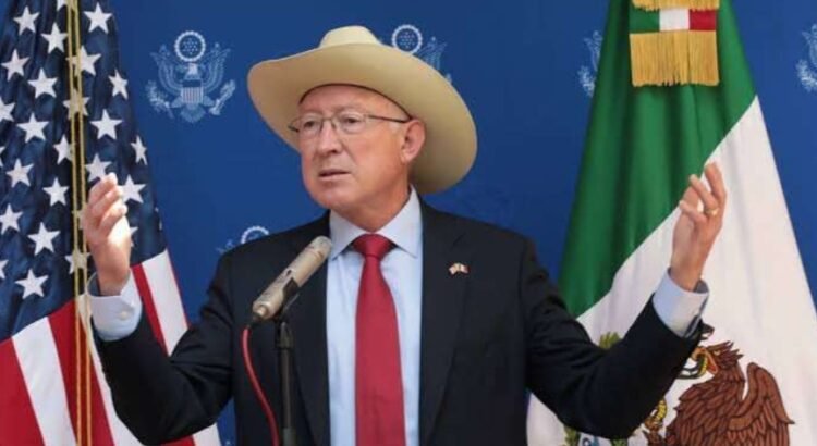 Ken Salazar responde a AMLO: la violencia en México no es culpa de Estados Unidos Ken Salazar responde a AMLO: la violencia en México no es culpa de Estados Unidos
