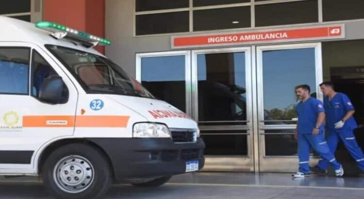 Un accidente donde un motociclista se cayó de la moto y acabó en el hospital