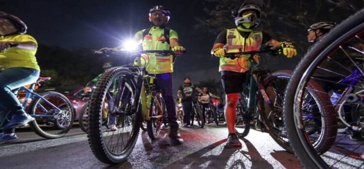 El grupo de Saca la Bici rinde dan homenaje a joven asesinada en un bar