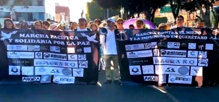 Se realiza una marcha silenciosa en calles de Querétaro por masacre en bar “Los Cantaritos”