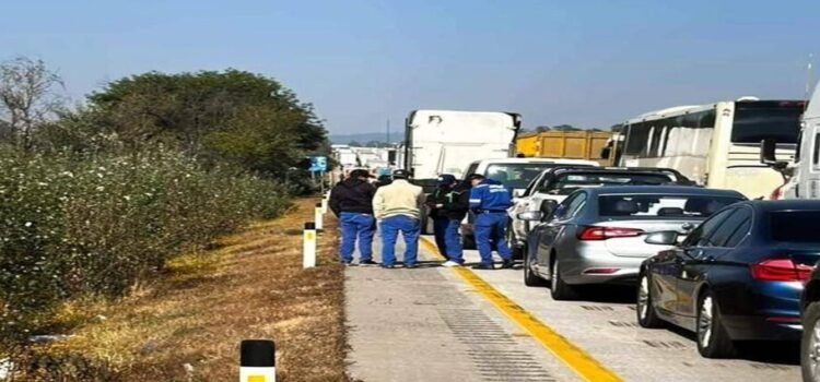 Habitantes de Jilotepec liberan el bloqueo en la autopista México-Querétaro después de varias horas