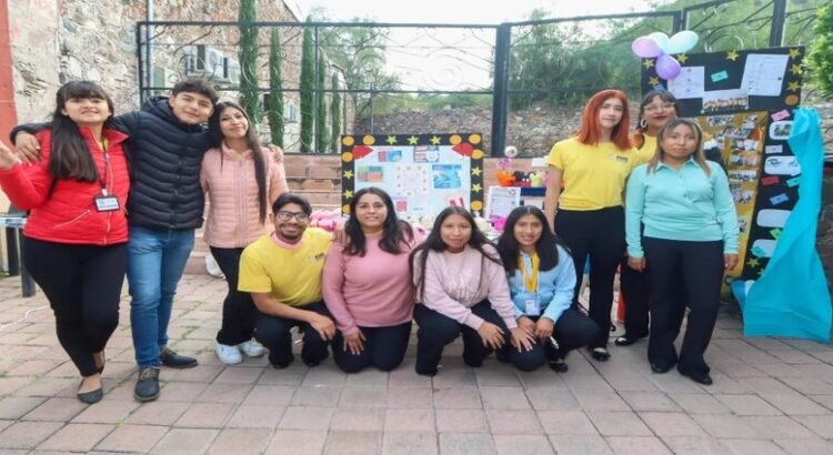 Alumnos de la Universidad Atenas realizan Encuentro Interdisciplinario