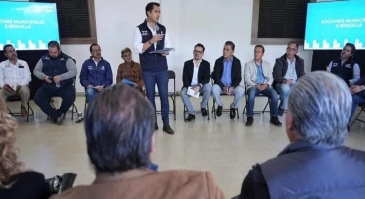 En la reunión de Macías con vecinos de Juriquilla trataron el tema de fortalecer la seguridad