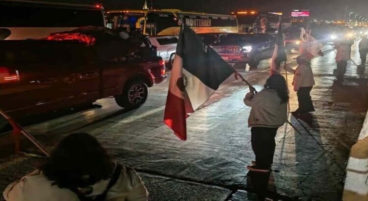 La caravana Queretana cruza a México de Estados Unidos por Nuevo Laredo, Tamaulipas
