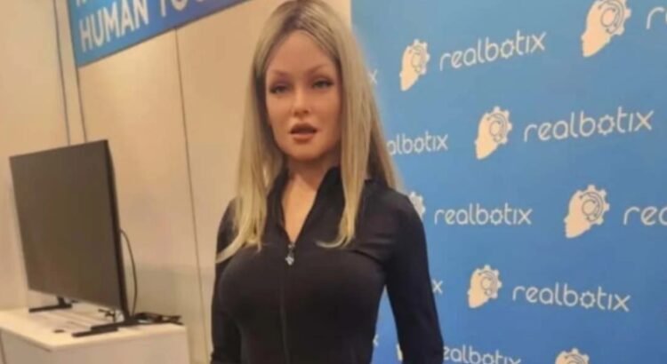 Aria, la robot que promete «compañerismo e intimidad»