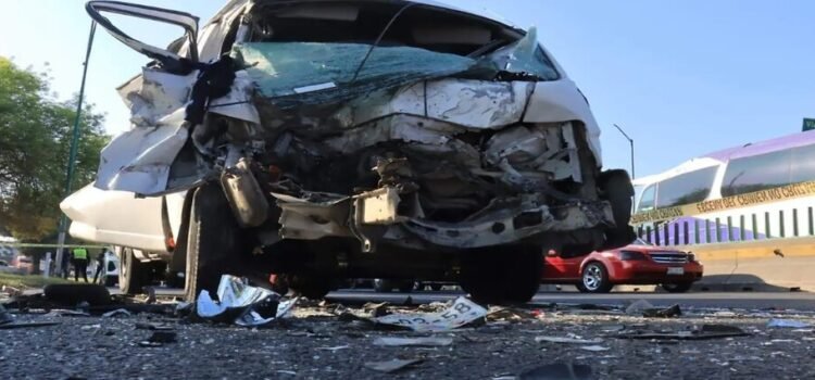 Pierde la vida un conductor de combi sobre la México-Querétaro