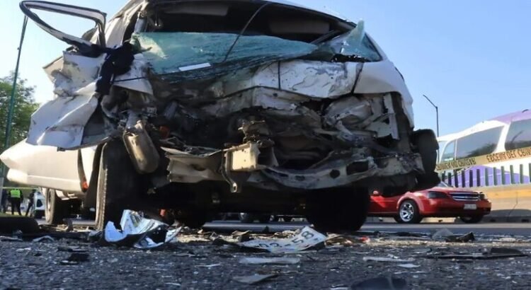 Pierde la vida un conductor de combi sobre la México-Querétaro