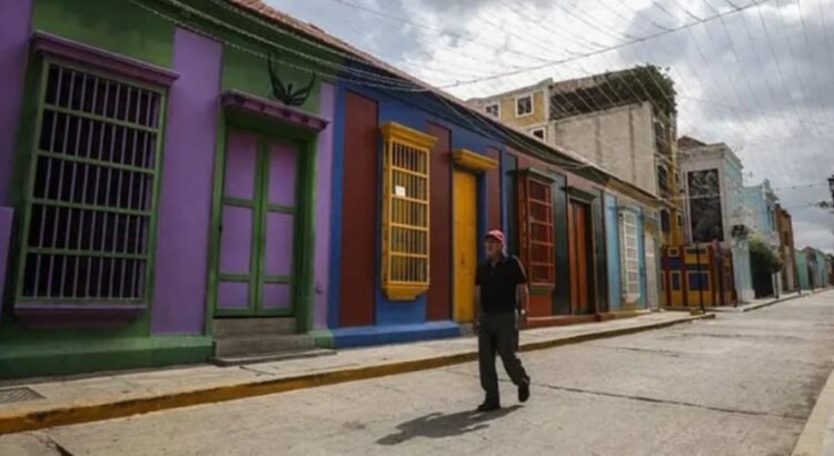 Venezuela reduce jornada laboral en el sector público por emergencia climática