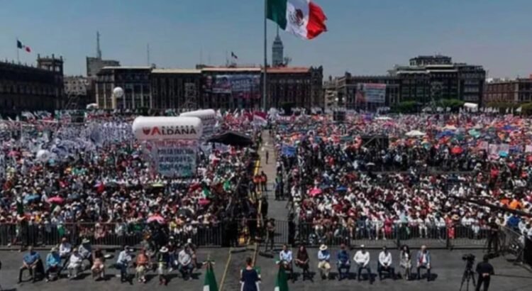 Más de 350 mil personas presentes en la  asamblea informativa de Sheinbaum en el Zócalo
