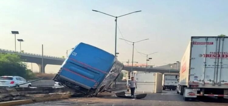 En la autopista México-Querétaro se reporto un accidente que dejo a 10 personas lesionadas