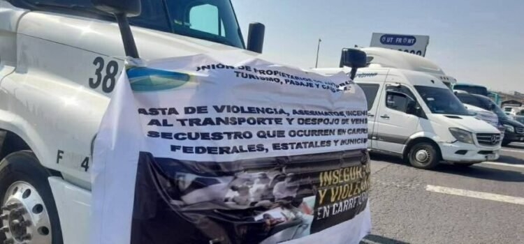 Algunos transportistas bloquearon la autopista México-Querétaro