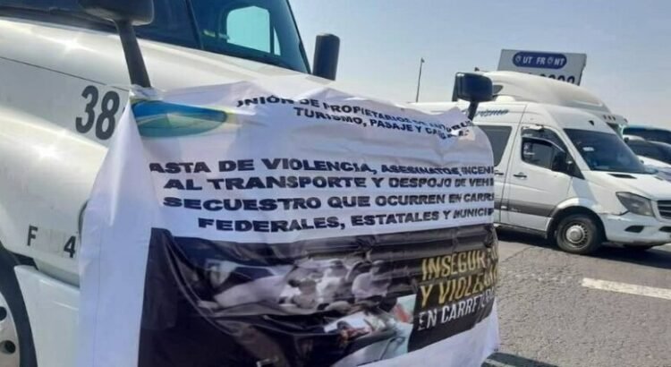 Algunos transportistas bloquearon la autopista México-Querétaro