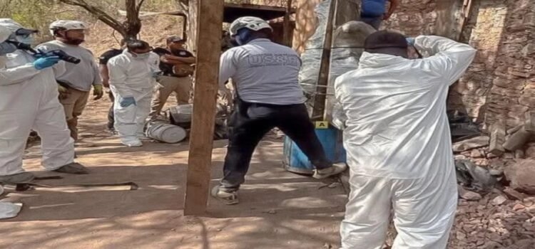 La FGE del estado de Querétaro entrega a los familiares los cuerpos de mineros atrapados desde 2009