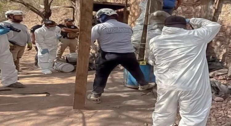 La FGE del estado de Querétaro entrega a los familiares los cuerpos de mineros atrapados desde 2009