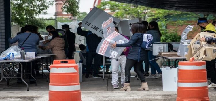 Se reportan retrasos en apertura de las casillas en Querétaro por falta de funcionarios