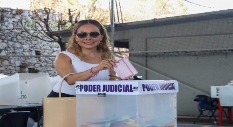 La candidata queretana a ministra de la SCJN Marisol Castañeda, pide votar de forma libre