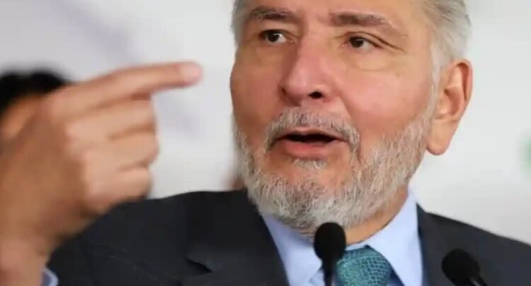 Se pone Adán Augusto López “a las órdenes de las autoridades”