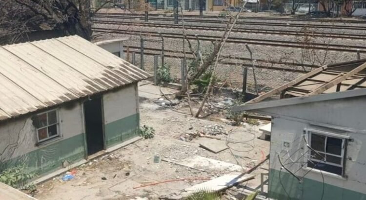 Se convierte la antigua clínica del IMSS en oficina del Tren México–Querétaro